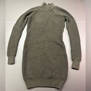 YET AGAIN Women’s Medium Green Long-Sleeve Knit Sweater With Size Zip On Neck